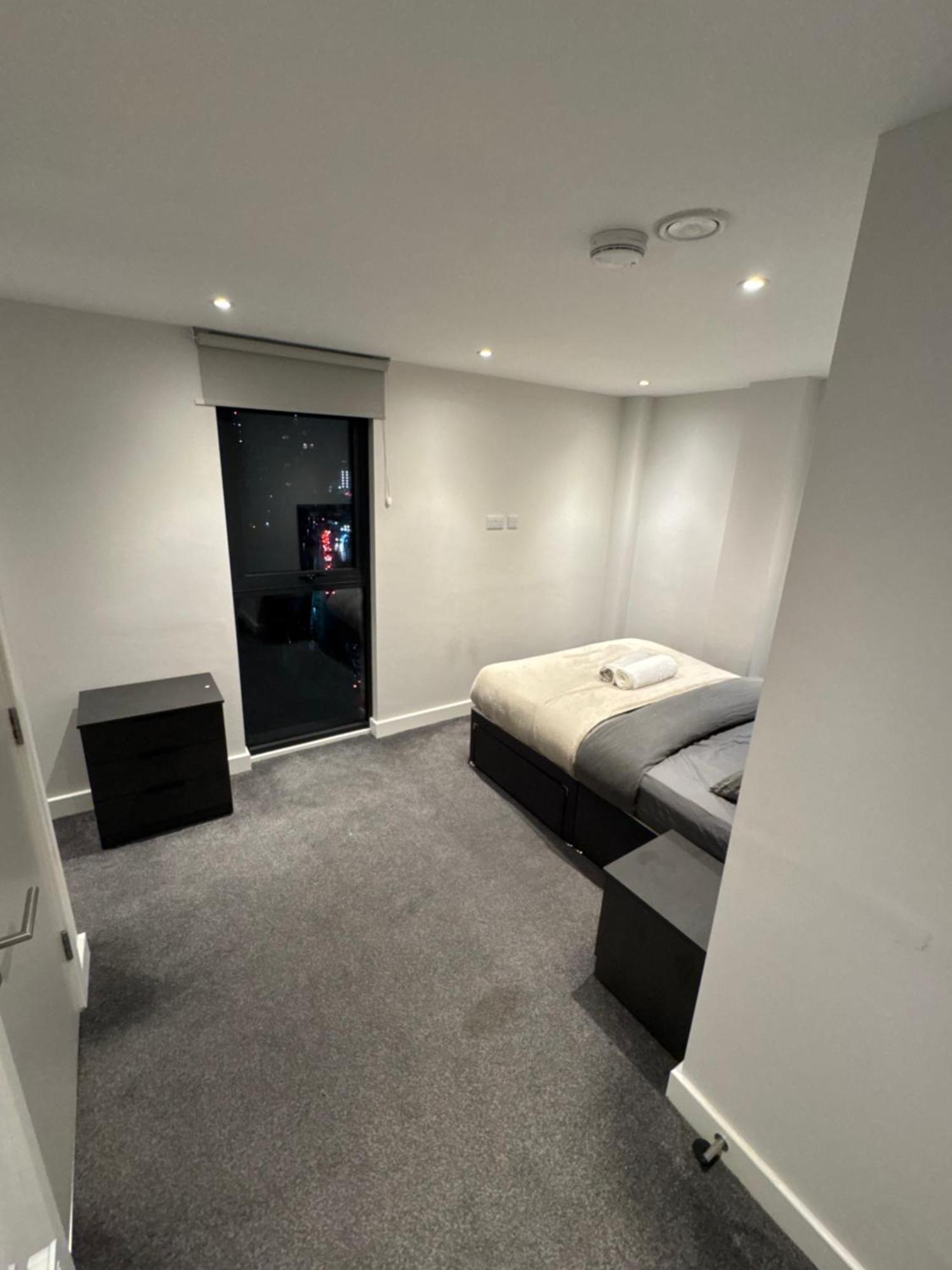 Regent Plaza Apartment Манчестър Екстериор снимка
