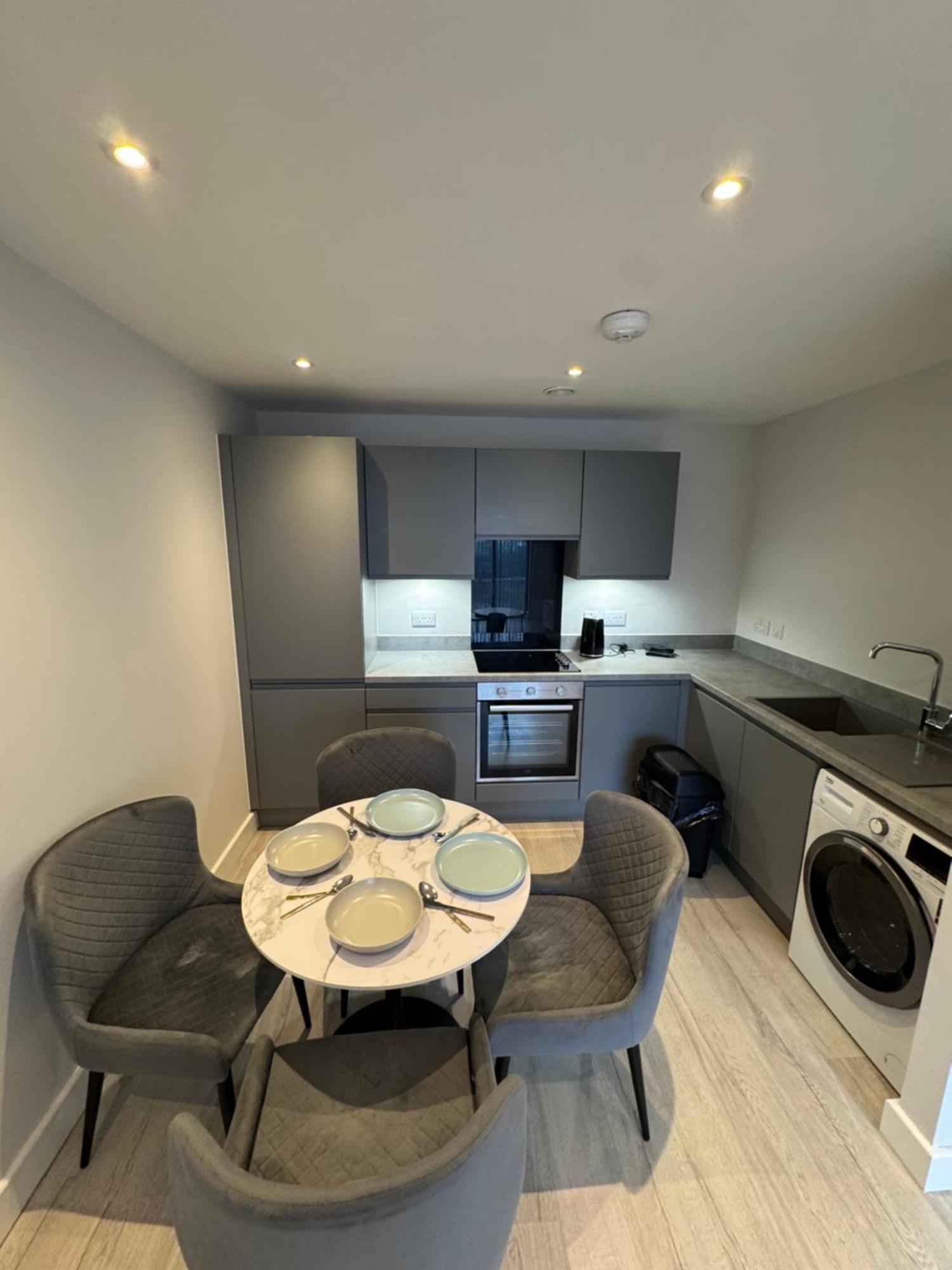 Regent Plaza Apartment Манчестър Екстериор снимка