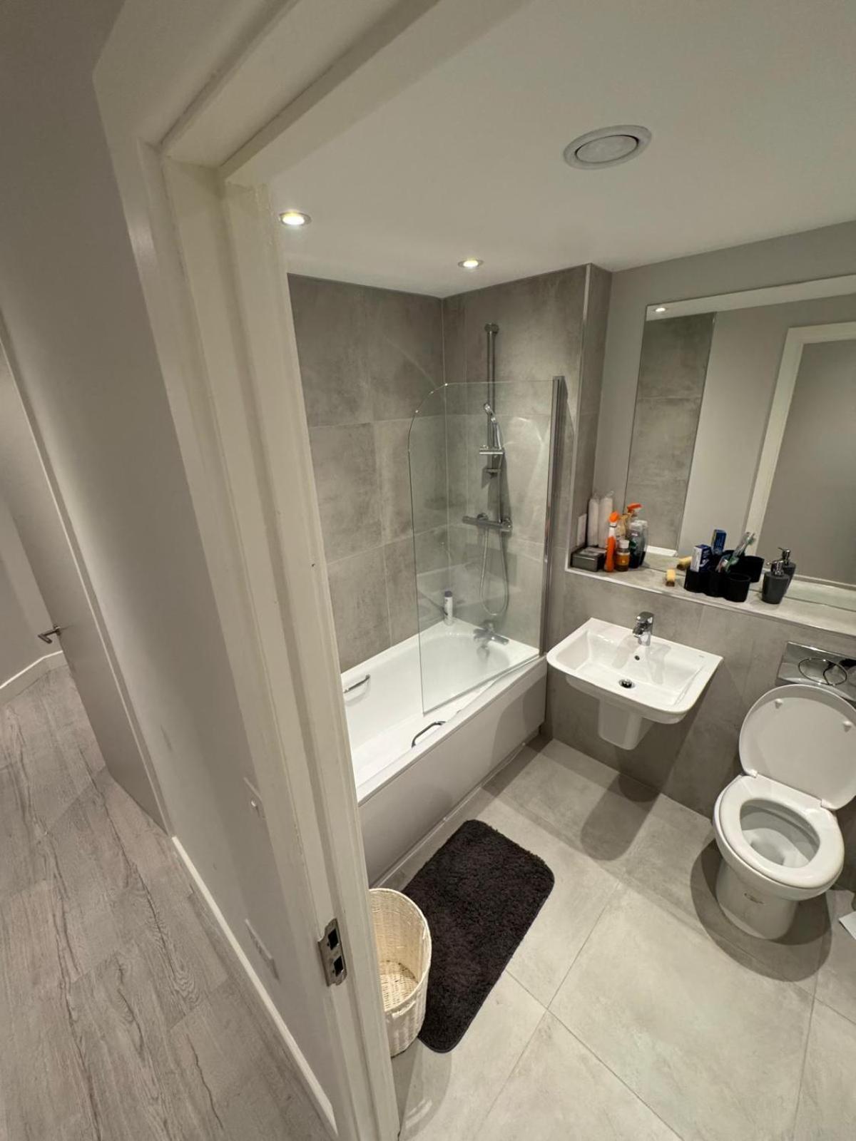 Regent Plaza Apartment Манчестър Екстериор снимка