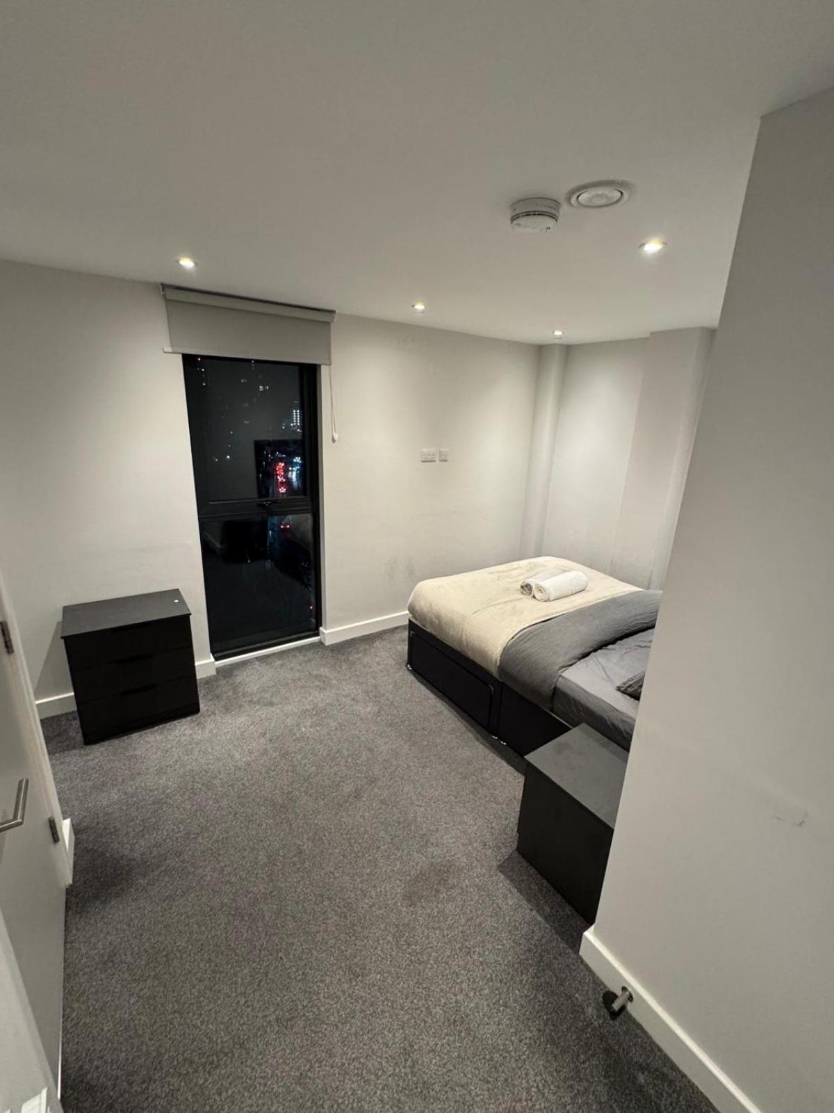 Regent Plaza Apartment Манчестър Екстериор снимка